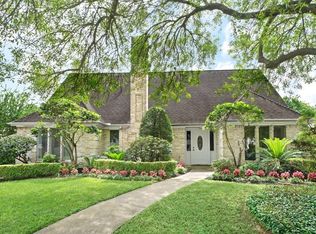 2203 Crystal Hills Dr, Houston, TX 77077