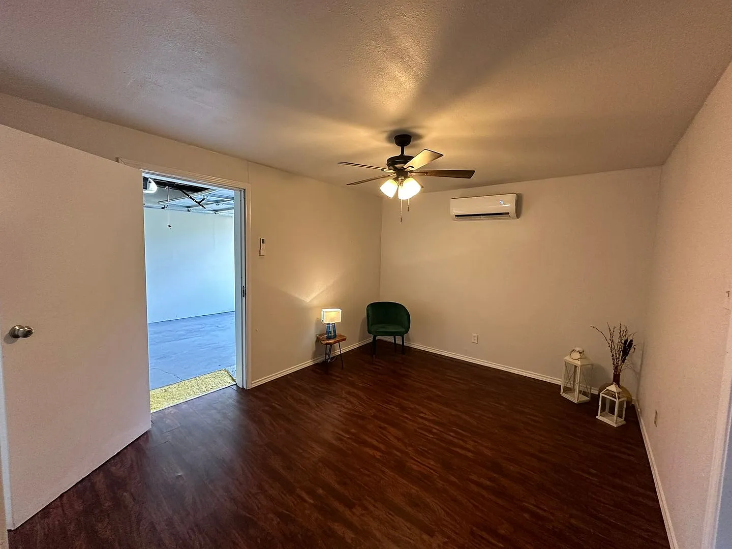 2-Bedroom, Great Location, Off street parking! — Photo 3