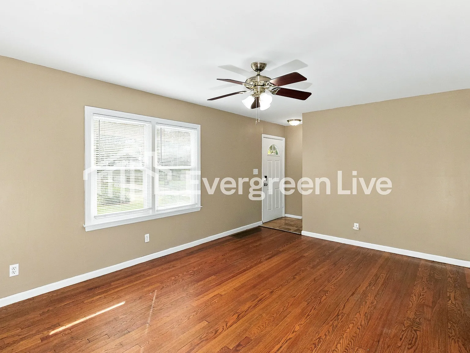 3 bed, 2.0 bath, 960 sqft, $1,395 — Photo 2
