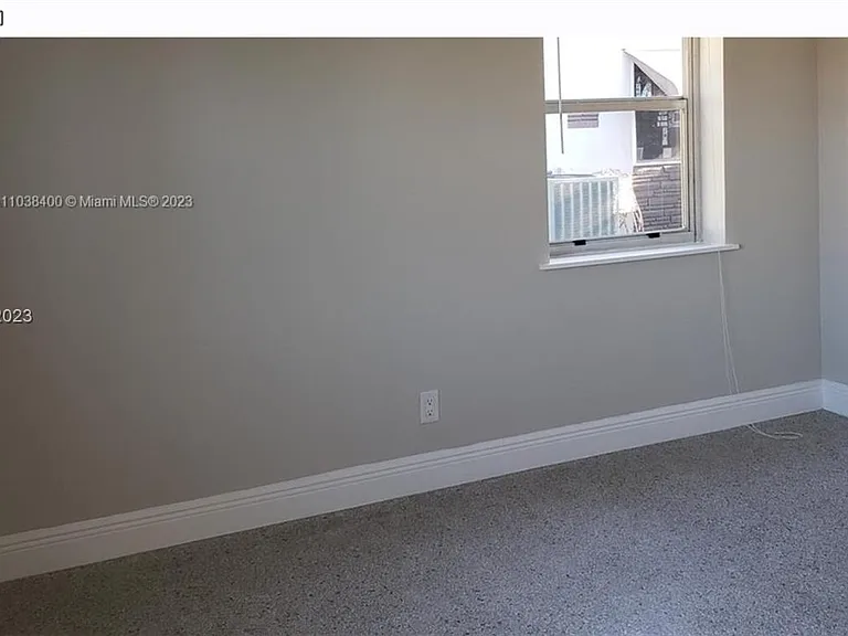 811 S Broadway — Photo 27