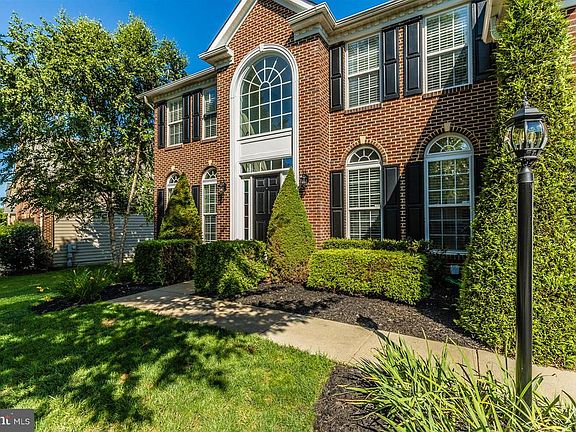 4th image of 610 Glenbrook Dr