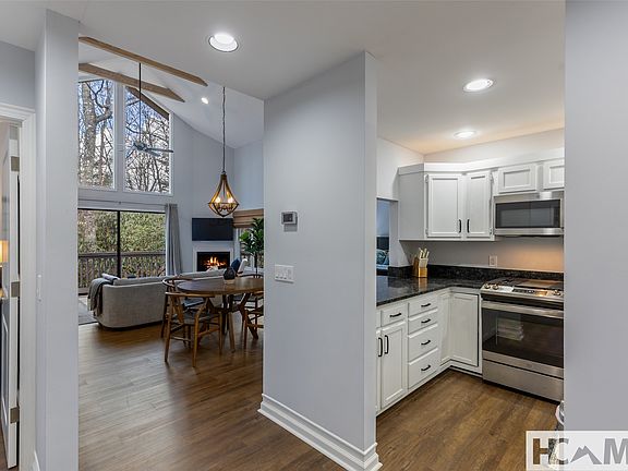 3rd image of 19-A Whiteside Mountain Rd