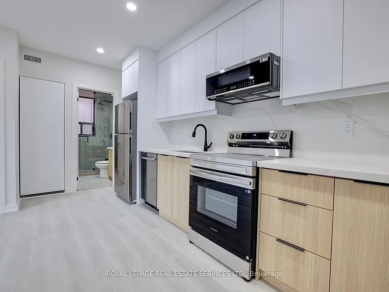 20 Duke St #305 — Photo 22