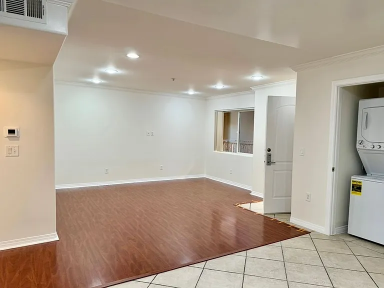 13525 Vanowen St #106 — Photo 2