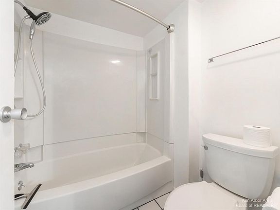 5th image of 2116 Pauline Blvd
