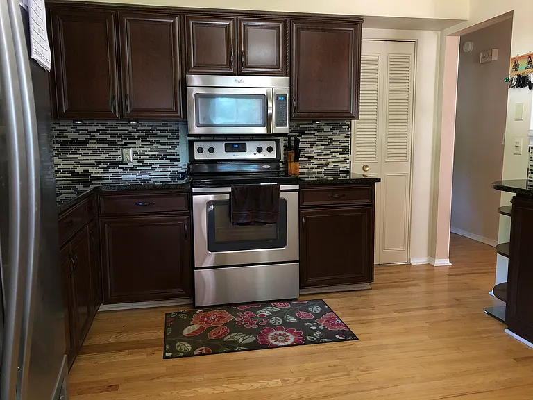 121 Scottsdale Dr — Photo 8