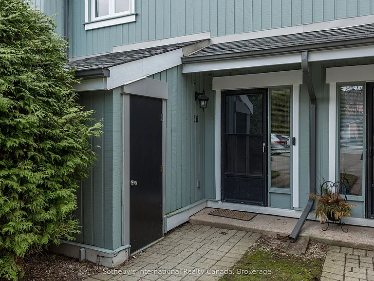 125 Fairway Cres #16 — Photo 2