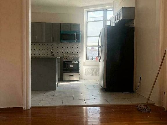 2nd image of 14-34 Astoria Blvd #2A1