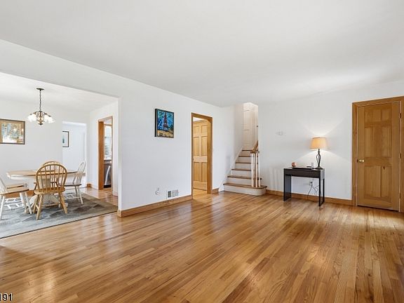 3rd image of 17 Westland Rd