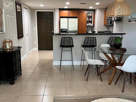 4th image of 610 Clematis St APT 503