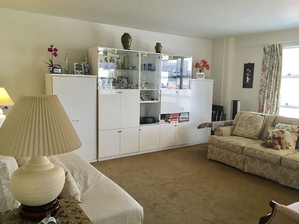 1st image of 80 La Salle St APT 6E