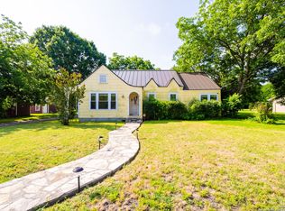 908 Maple St, Lockhart, TX 78644