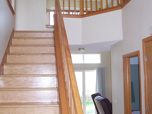 Oak Staircase to Upper Level