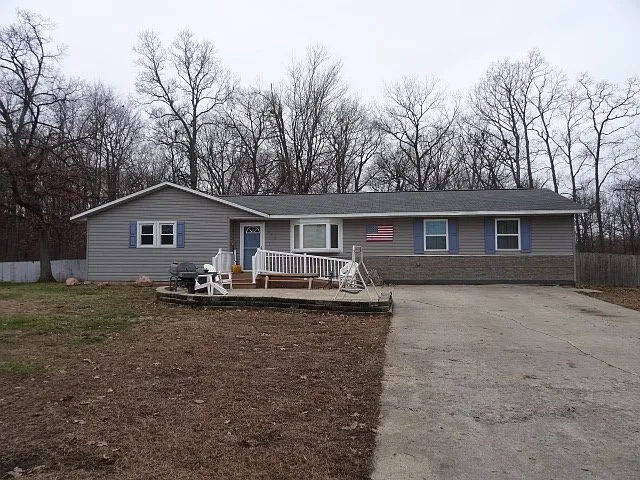 412 Lions Dr photo 1