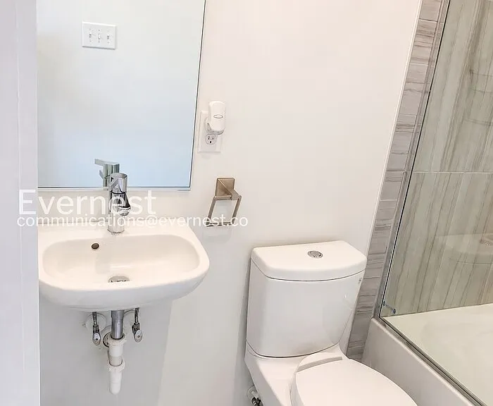 209 Robinson Square Aly — Photo 15