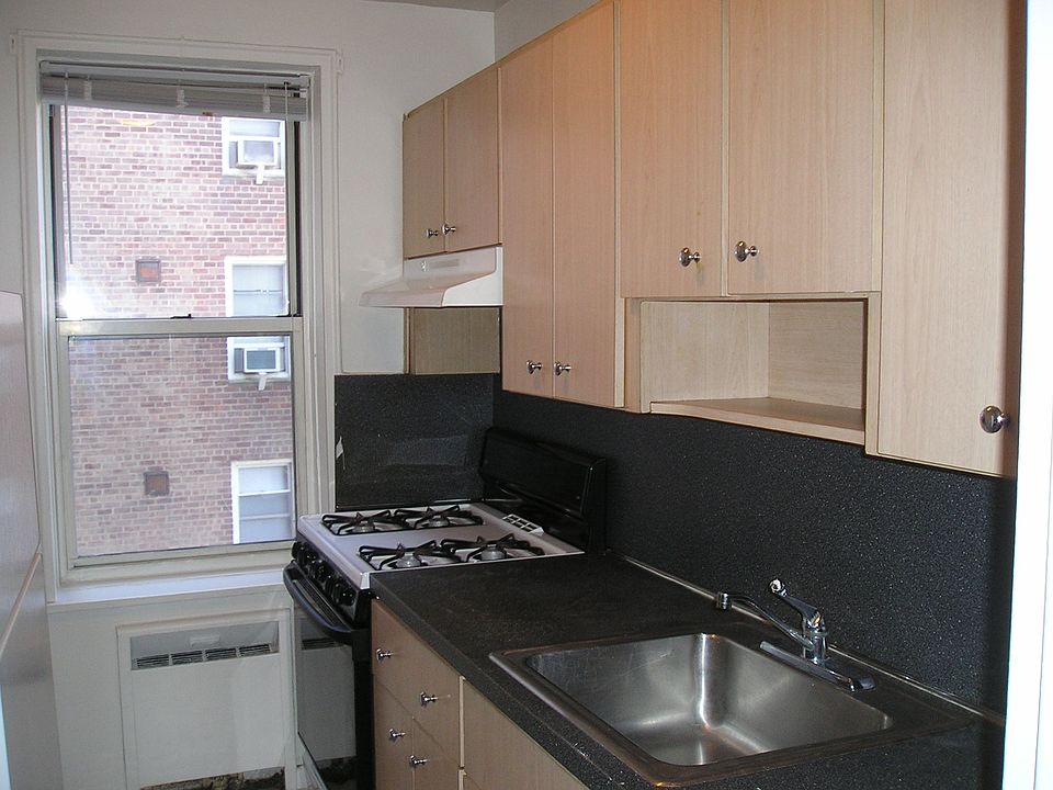 2nd image of 8835 162nd St APT 5G