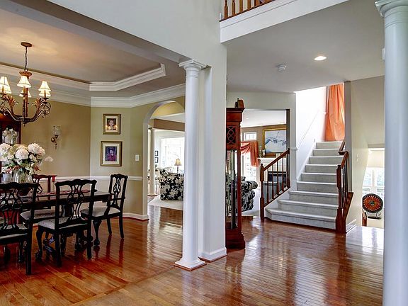5th image of 24 Sheridan Ln