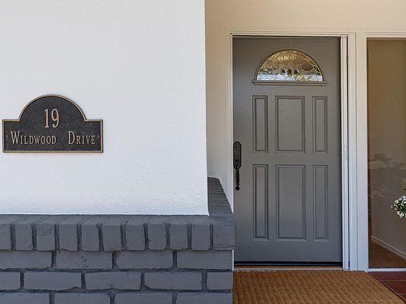 5th image of 19 Wildwood Dr