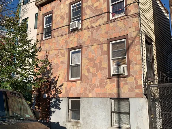 189 Veronica Pl, Brooklyn, NY 11226