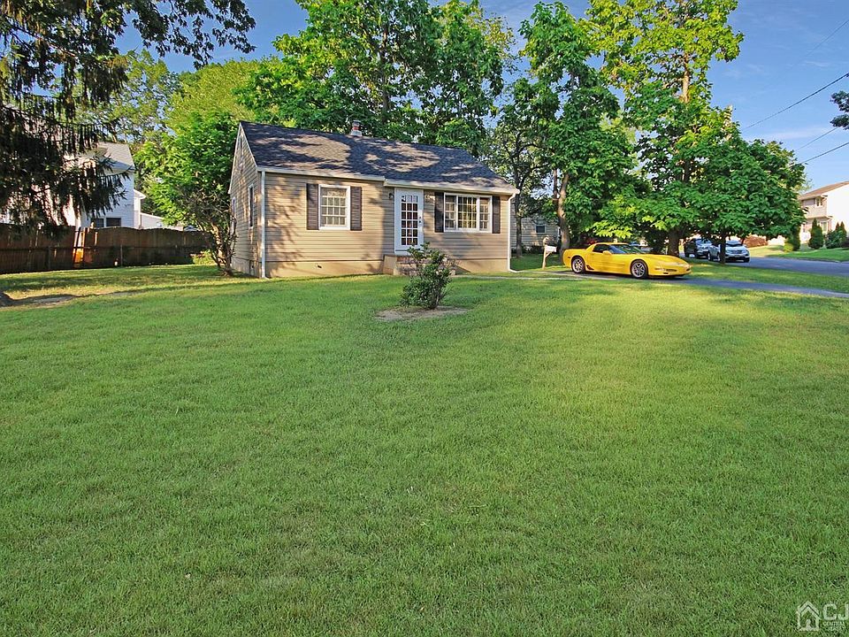 2nd image of 7 Princeton Ct