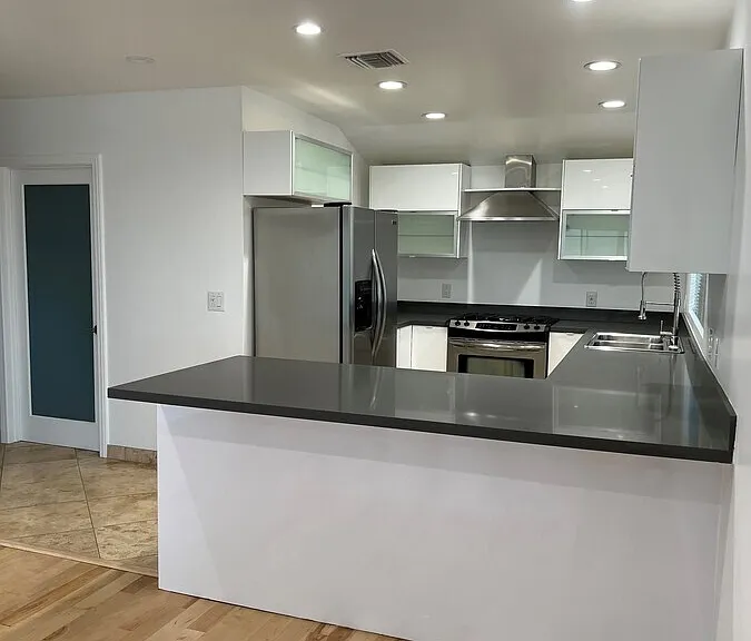 1148 N Clark St #8 — Photo 3