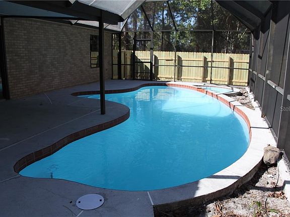 5th image of 319 Lake Forest Ter