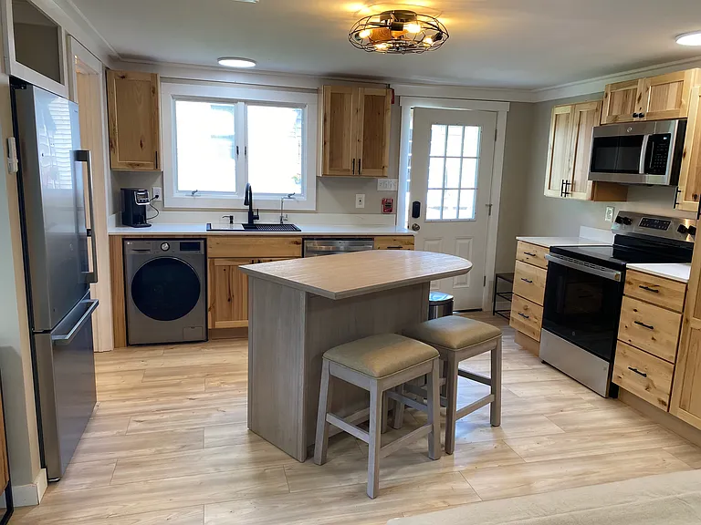 9100 Main St #6 — Photo 5