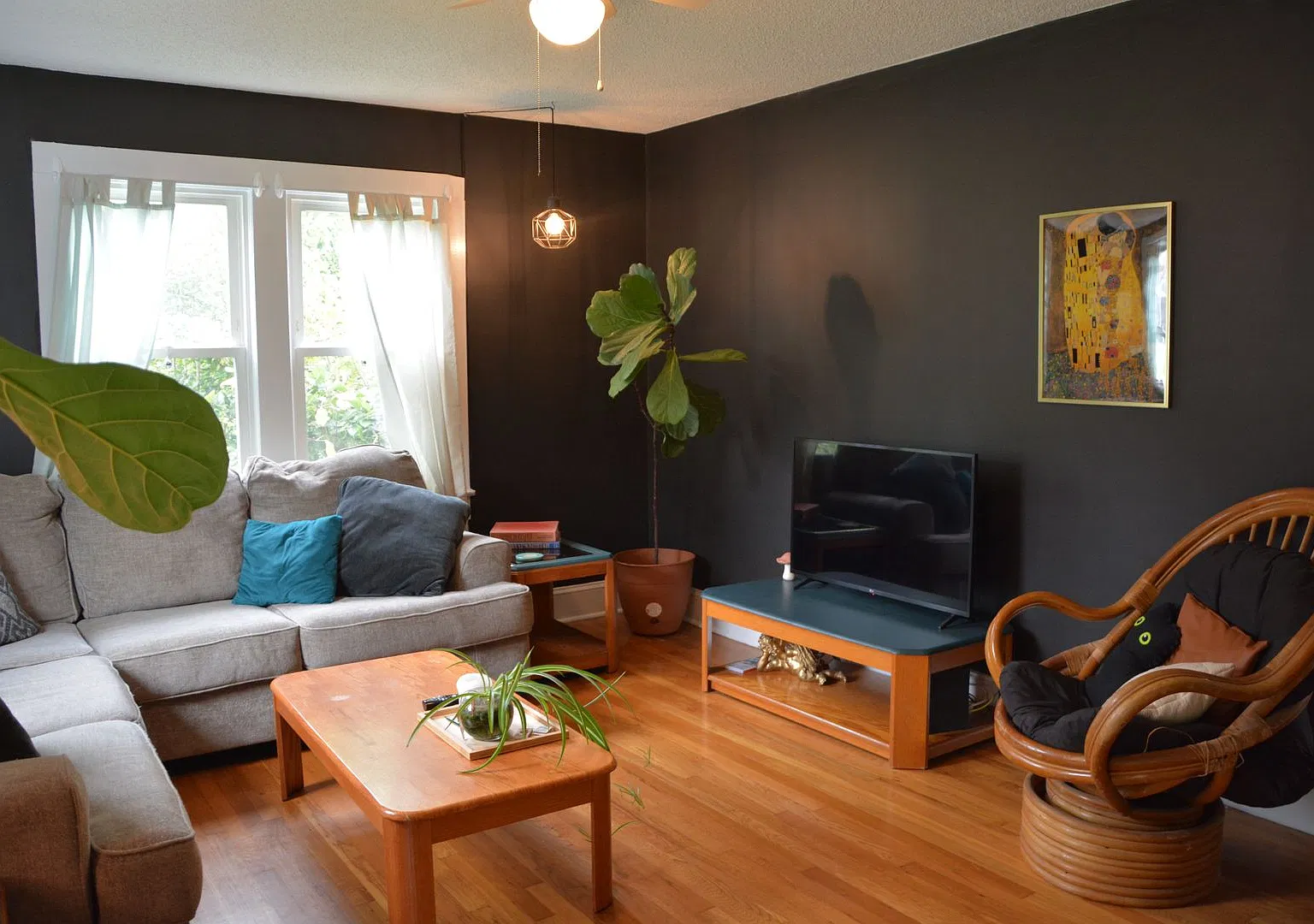 The Convenient Cottage- Furnished — Photo 4