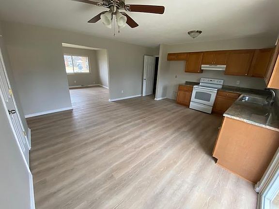 4th image of 14136 Niagara Dr #1