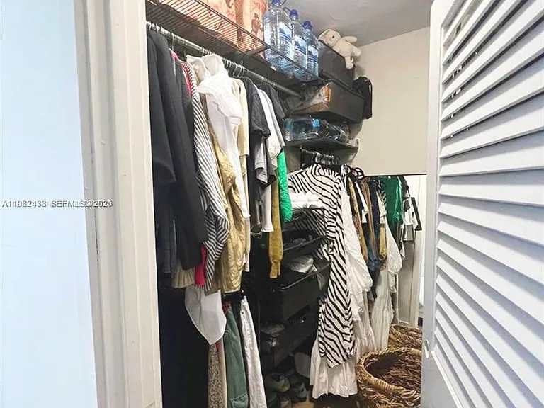 10185 Collins Ave #323 — Photo 11