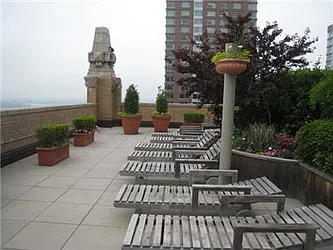 Rented by R New York