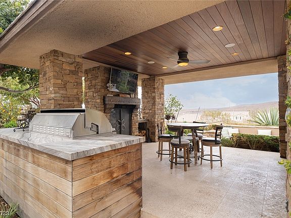 5th image of 26 Chalet Hills Ter