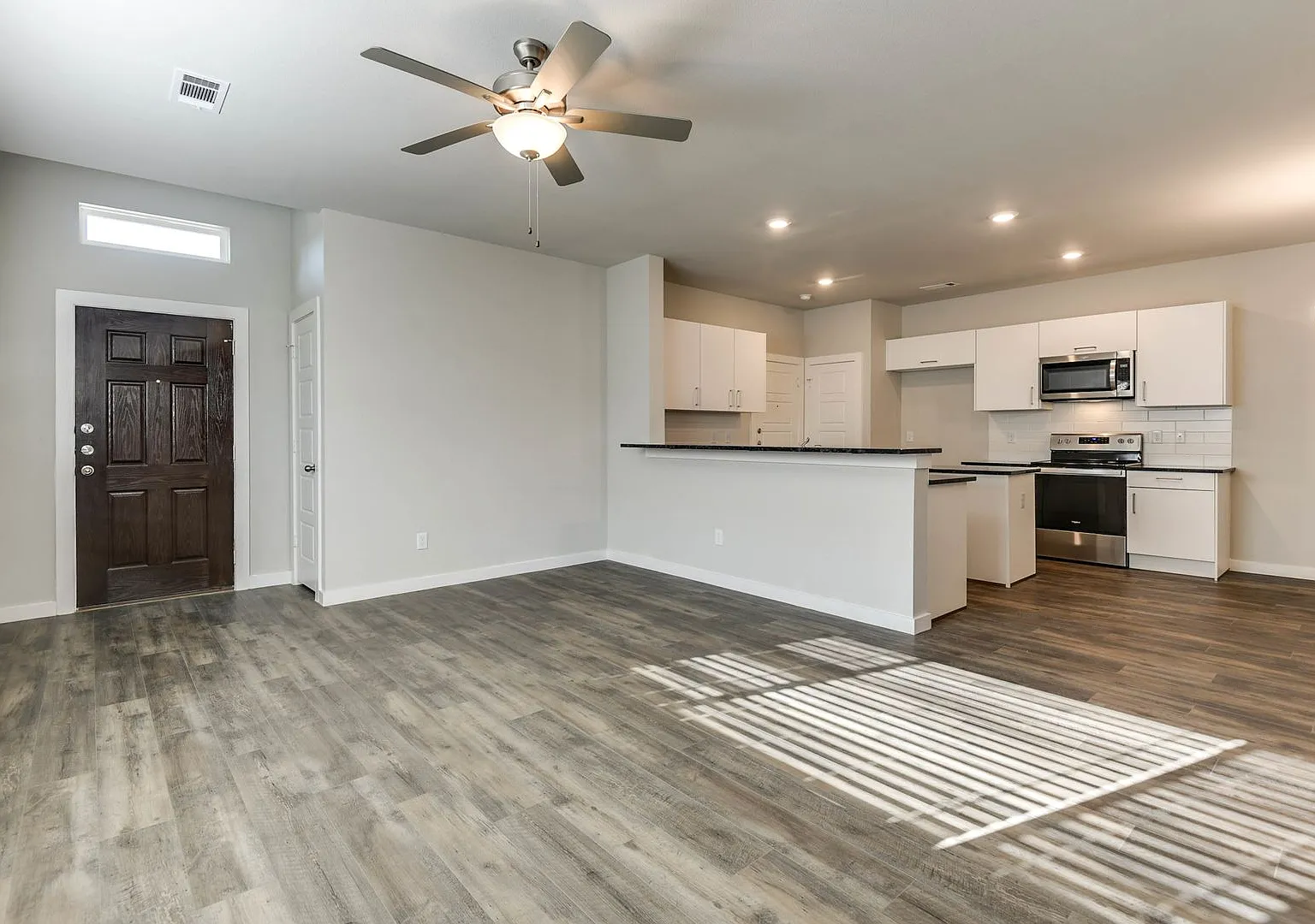 Gorgeous 3 Bedroom Duplex Located In Midlothian Isd! — Photo 4