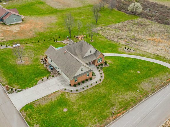 5th image of 229 Florence Cir