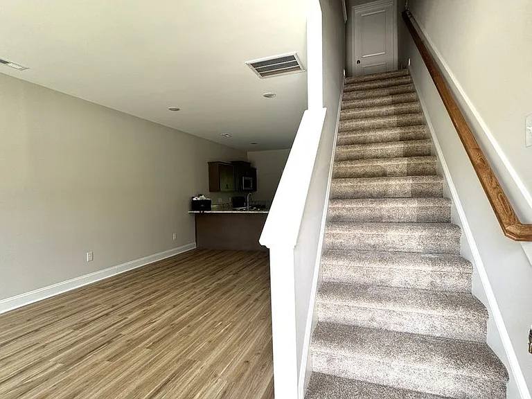 100 Loren Rd — Photo 2