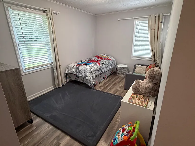 726 Lafayette Rd — Photo 12