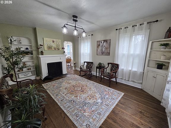 3rd image of 415 SE Roberts Ave
