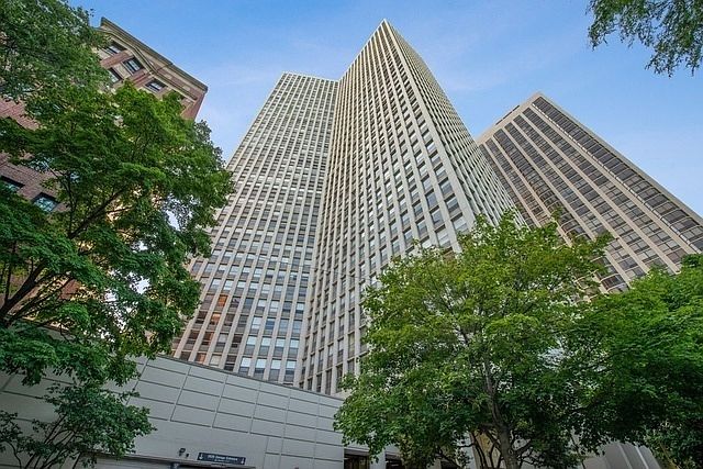 1st image of 2626 N Lakeview Ave APT 1103