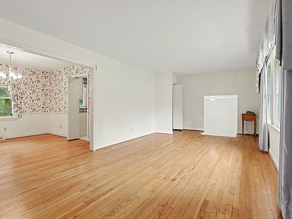 5th image of 10024 Seawell Dr