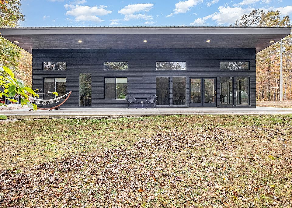 1st image of 180 Meadowbrook Dr