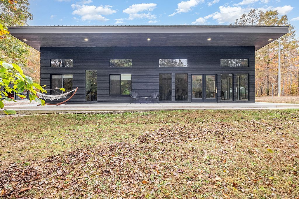 180 Meadowbrook Dr - Property Image