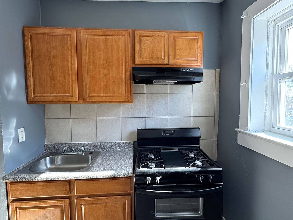 1st image of 220 Roseville Ave #403L