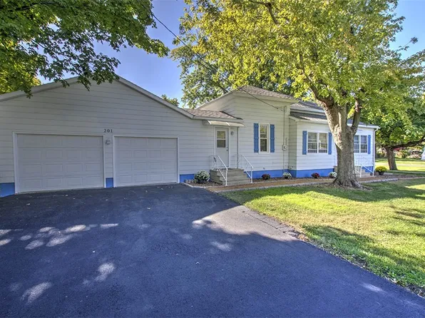 201 E Hunt St, Cerro Gordo, IL 61818