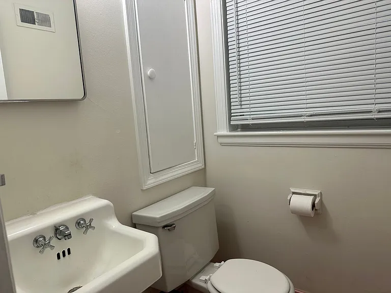1115 Woodburn Rd — Photo 15