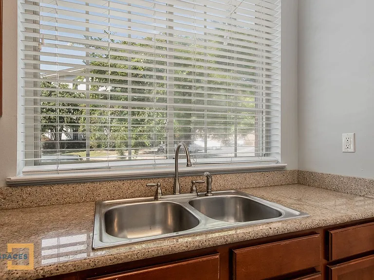 3218 Veterans Memorial Pkwy — Photo 18