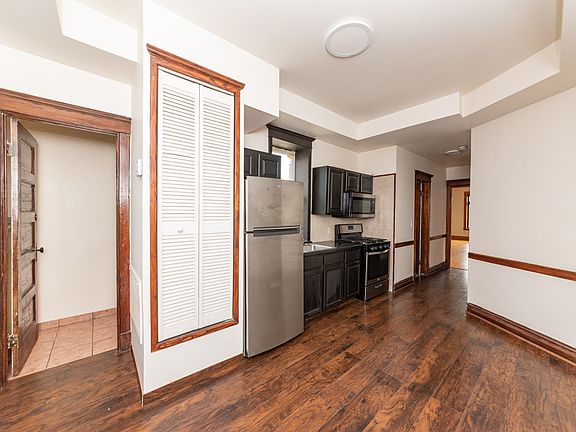 5th image of 2165 N Milwaukee Ave #3