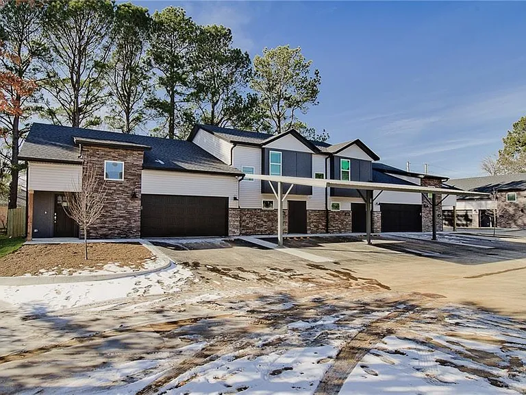 877 N Rupple Rd — Photo 1