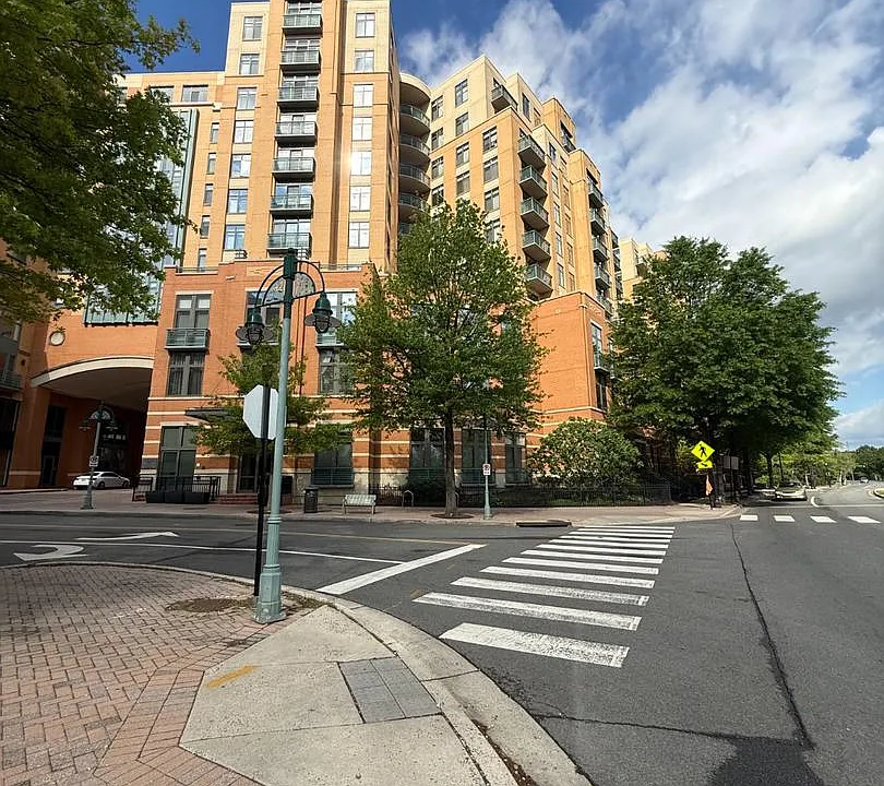 2720 S Arlington Ml #403