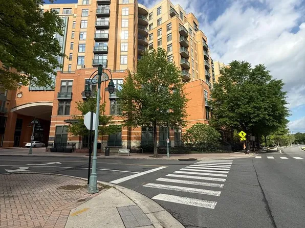 2720 S Arlington Ml #403, Arlington, VA 22206