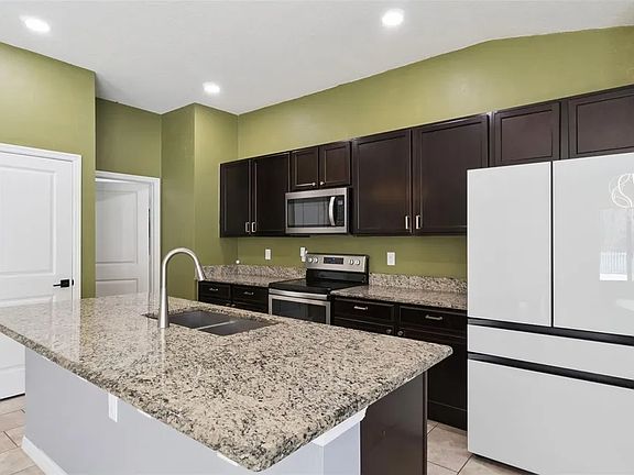 3rd image of 3028 Lakes Crest Ave